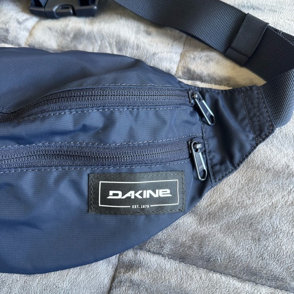 Dakine Dark Blue Belt Bag - Picture 2 of 6